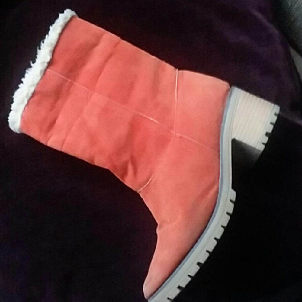 Nice sienna color ankle suede boots